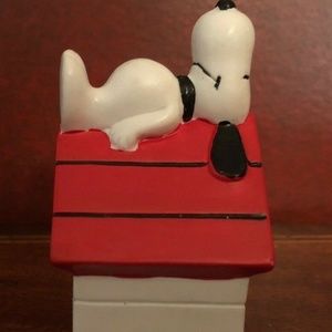 1966  Snoopy & his Dog house Toy Action Figure